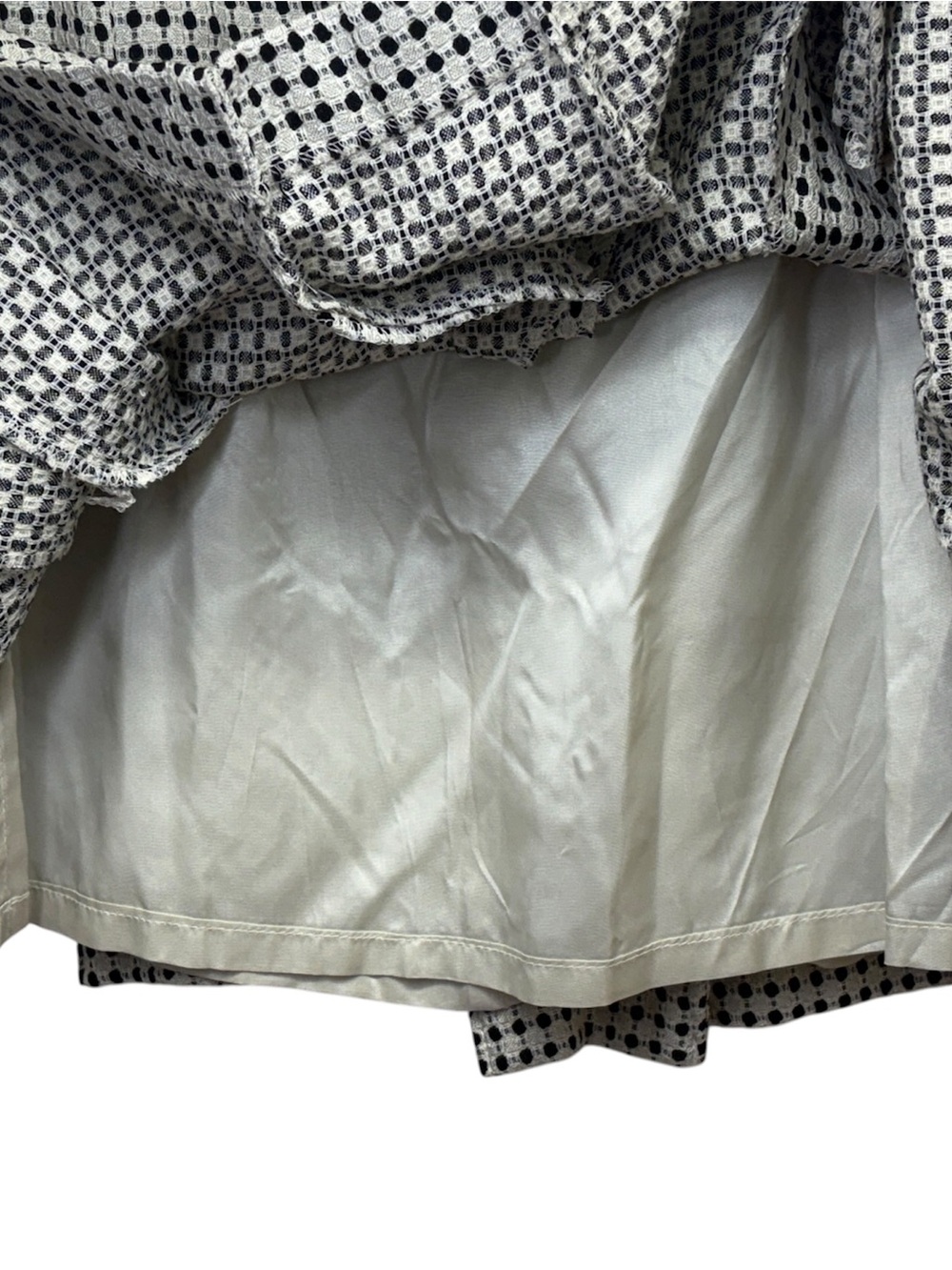Ann‎ Taylor LOFT Black Cream Micro Dot Grid Flounce Skirt Classic A-Line Size 2P - Picture 6 of 10